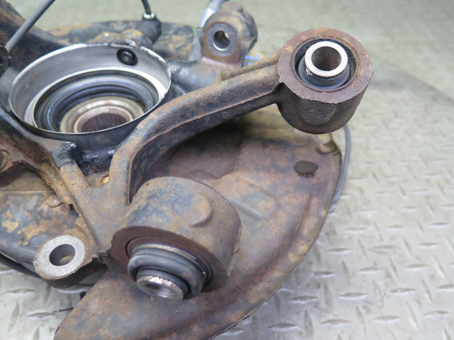 98-00 Lexus UCF20L LS400 Rear Left Spindle Knuckle Wheel Hub Bearing 102K OEM