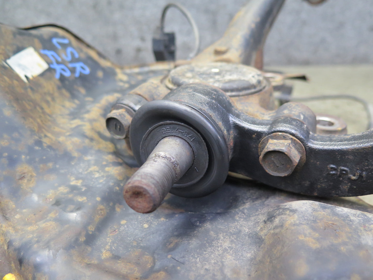 98-00 Lexus UCF20L LS400 Front Right Spindle Knuckle Wheel Hub Bearing 102K OEM