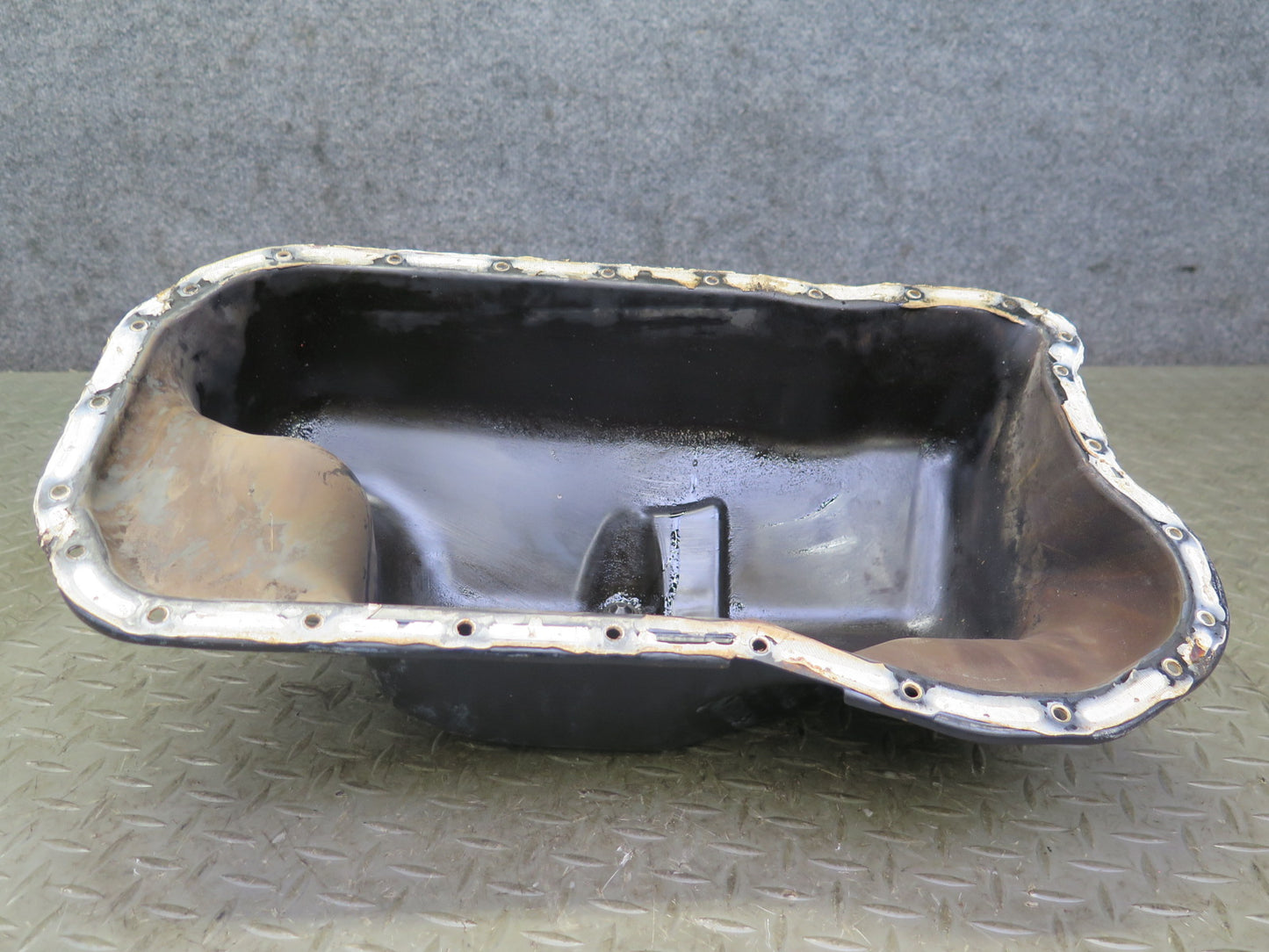 99-00 VW Eurovan T4 2.8L AES Engine Motor Lower Oil Pan OEM