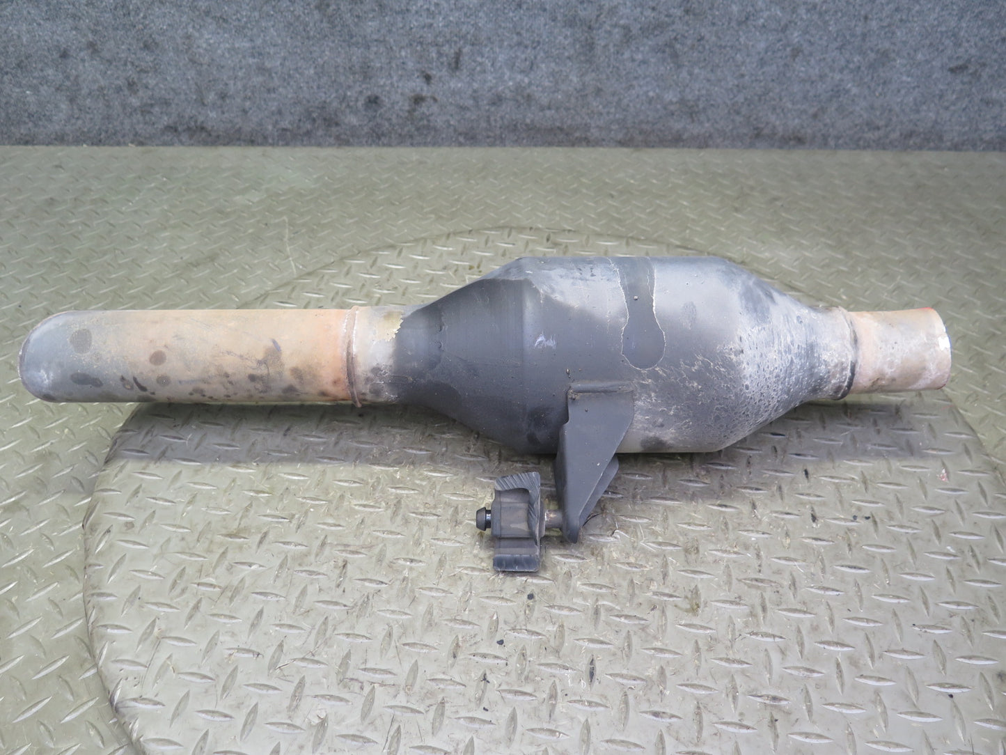 2003-2009 Lexus UZJ120L GX470 4WD Rear  Exhaust Muffler
