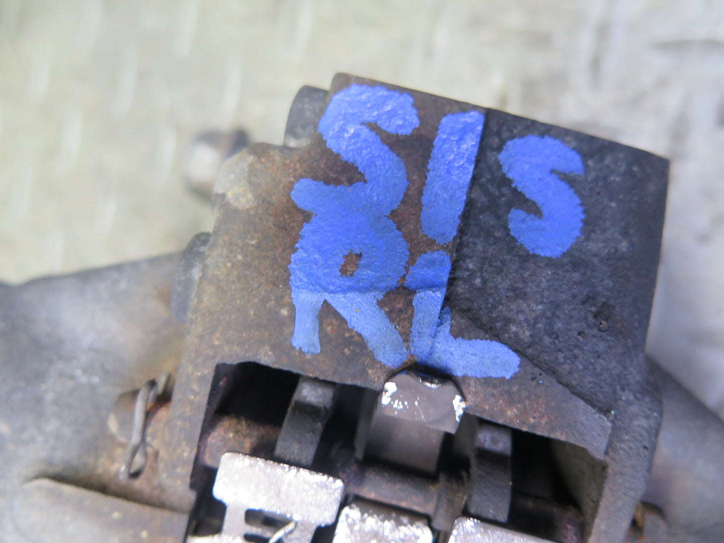 01-05 Lexus JCE10L IS300 Set of 2 Rear Left & Right Brake Caliper OEM