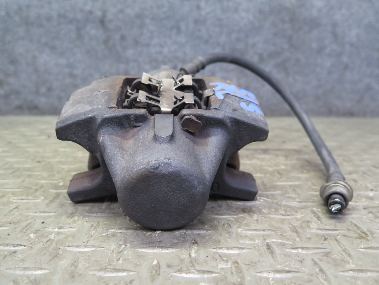 01-05 Lexus JCE10L IS300 Set of 2 Rear Left & Right Brake Caliper OEM