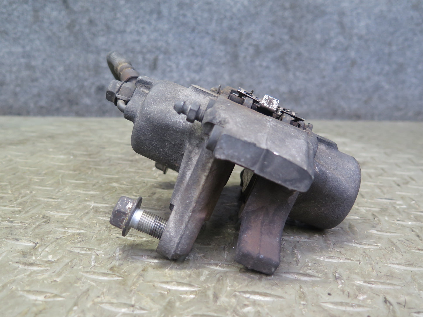 01-05 Lexus JCE10L IS300 Set of 2 Rear Left & Right Brake Caliper OEM