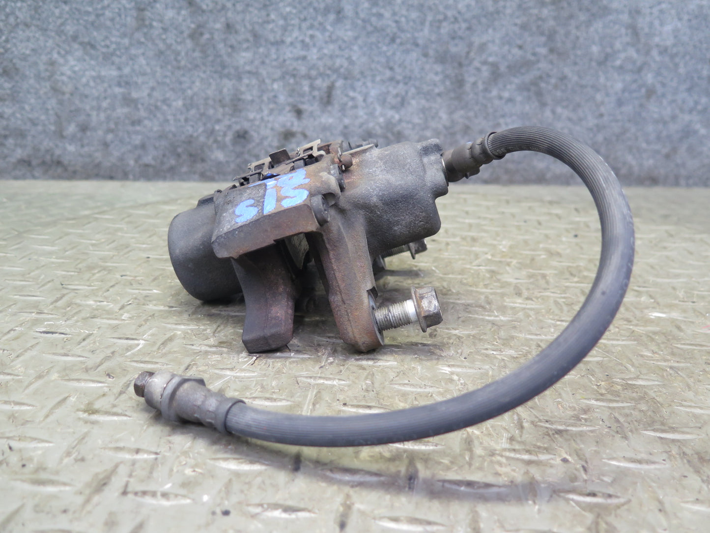 01-05 Lexus JCE10L IS300 Set of 2 Rear Left & Right Brake Caliper OEM