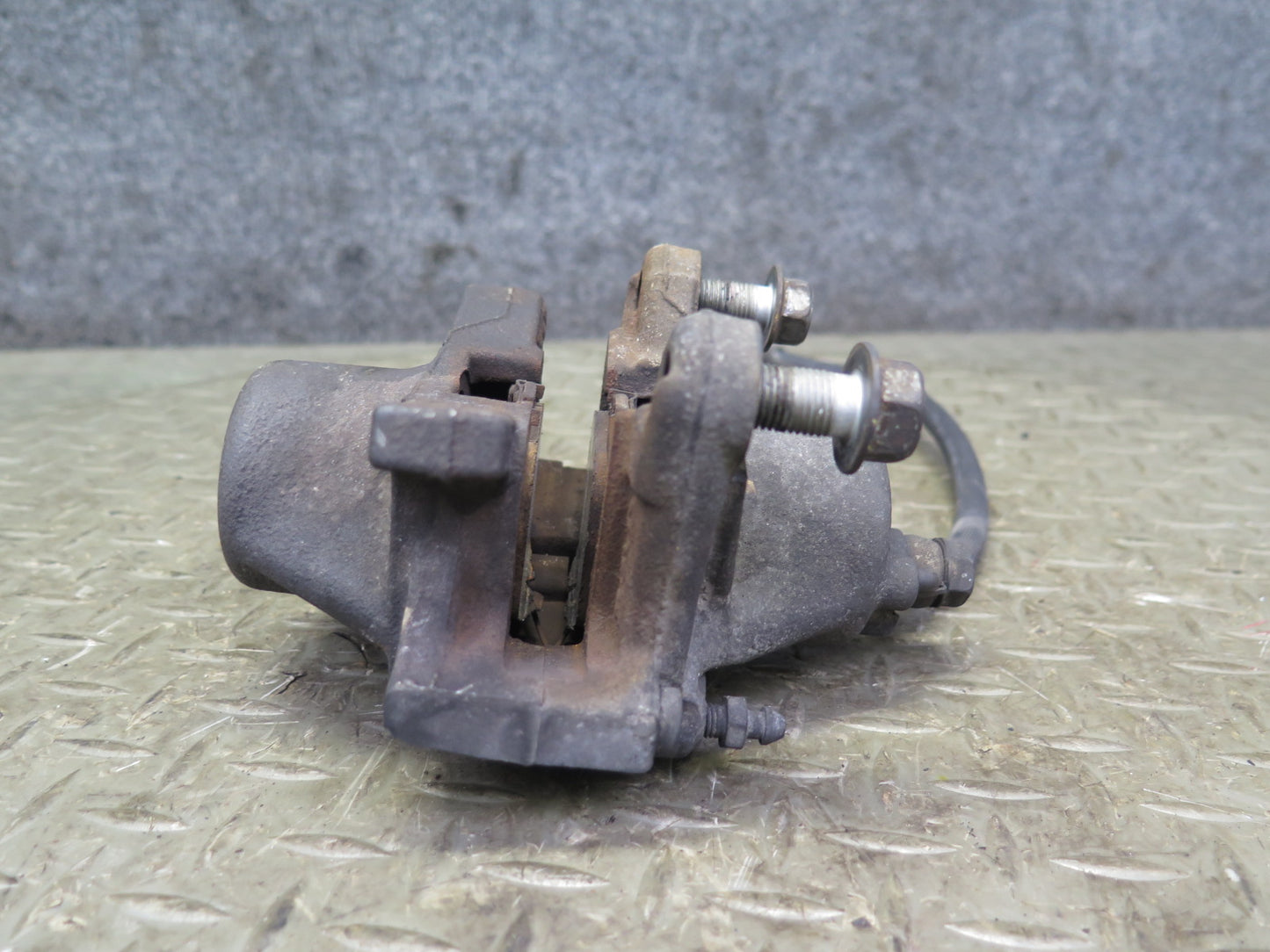 01-05 Lexus JCE10L IS300 Set of 2 Rear Left & Right Brake Caliper OEM