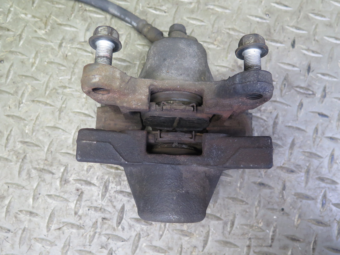 01-05 Lexus JCE10L IS300 Set of 2 Rear Left & Right Brake Caliper OEM