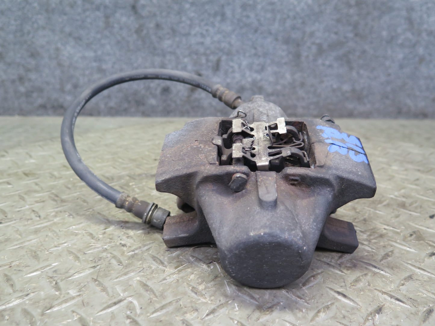 01-05 Lexus JCE10L IS300 Set of 2 Rear Left & Right Brake Caliper OEM