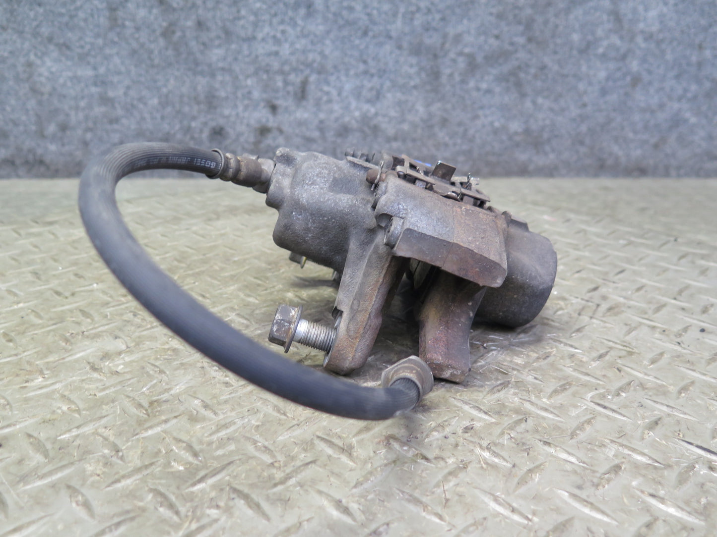 01-05 Lexus JCE10L IS300 Set of 2 Rear Left & Right Brake Caliper OEM