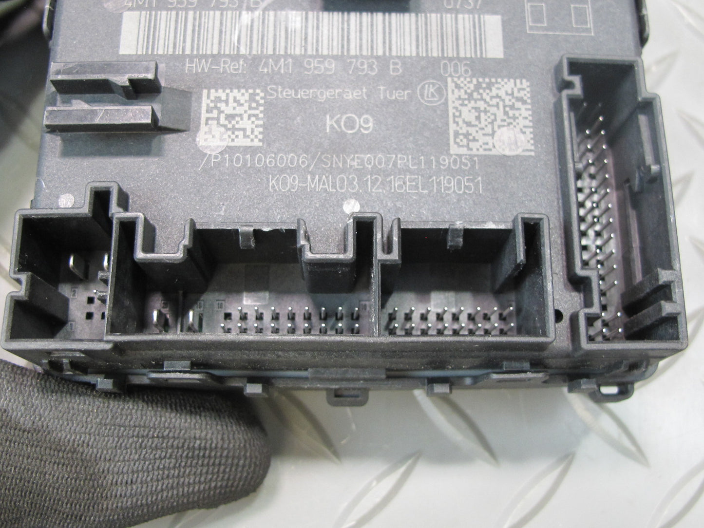 17-23 Porsche Panamera 971 Front Left Door Control Module 4M1959793B