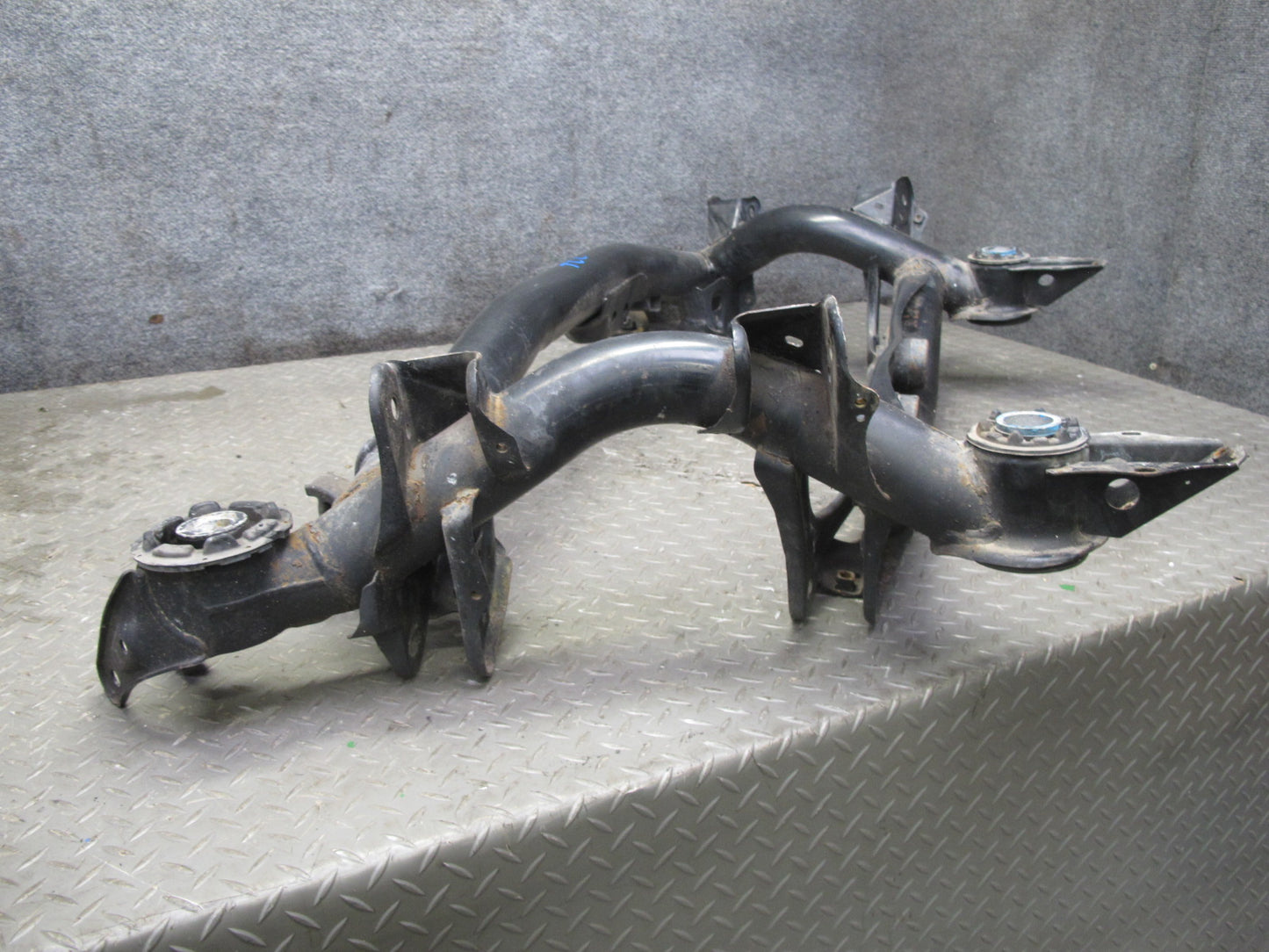 95-97 Toyota UCF20 Celsior 4.0L Rear Suspension Subframe Crossmember 43K OEM
