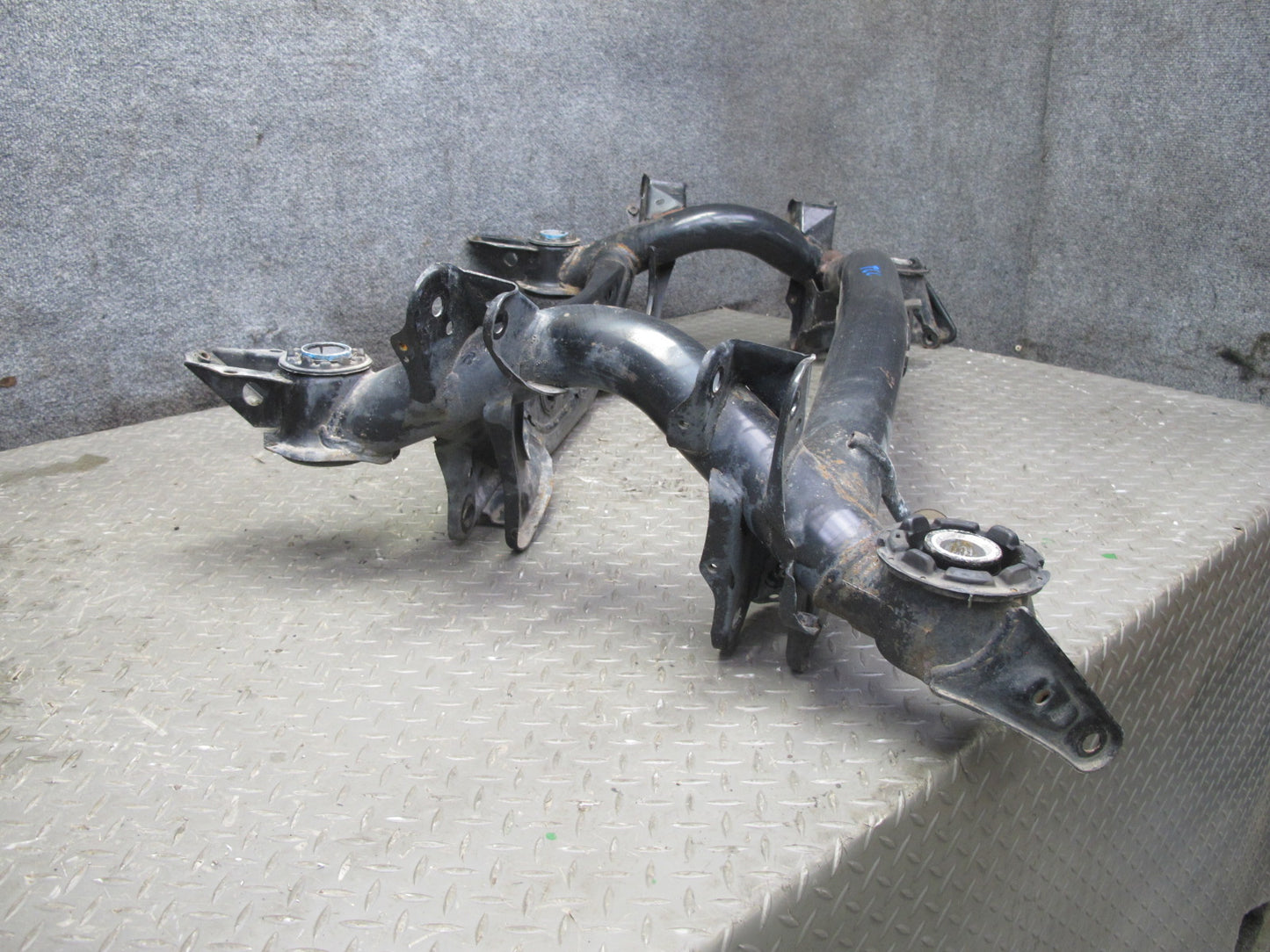 95-97 Toyota UCF20 Celsior 4.0L Rear Suspension Subframe Crossmember 43K OEM