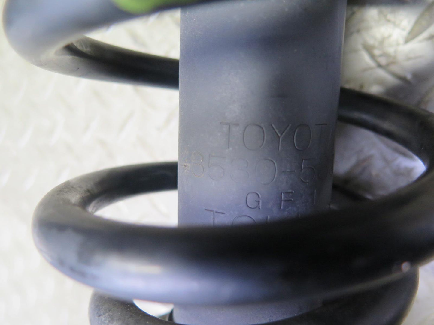 01-05 Lexus JCE10L IS300 Sedan Set of 2 Rear Strut Shock Absorber OEM