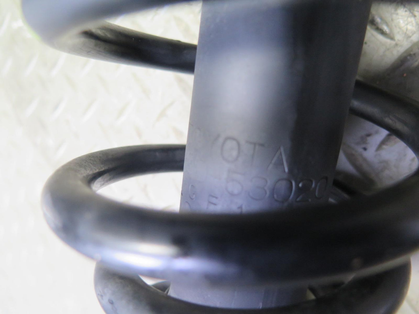 01-05 Lexus JCE10L IS300 Sedan Set of 2 Rear Strut Shock Absorber OEM