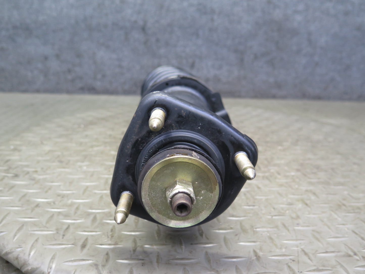 01-05 Lexus JCE10L IS300 Sedan Set of 2 Rear Strut Shock Absorber OEM