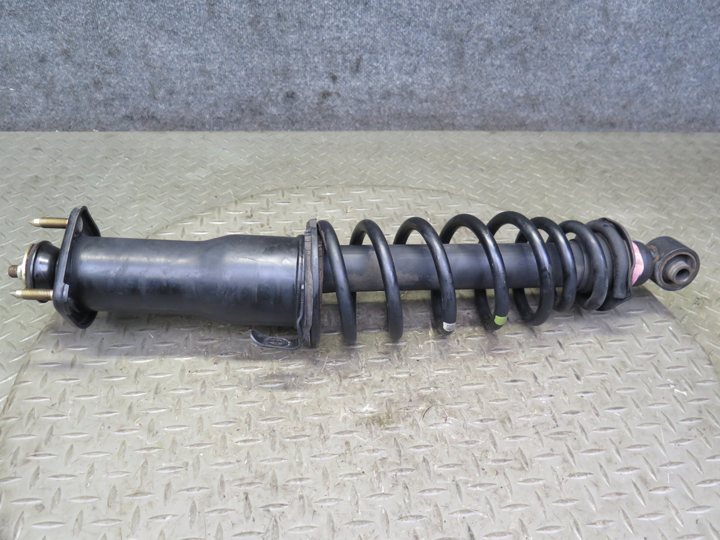 01-05 Lexus JCE10L IS300 Sedan Set of 2 Rear Strut Shock Absorber OEM