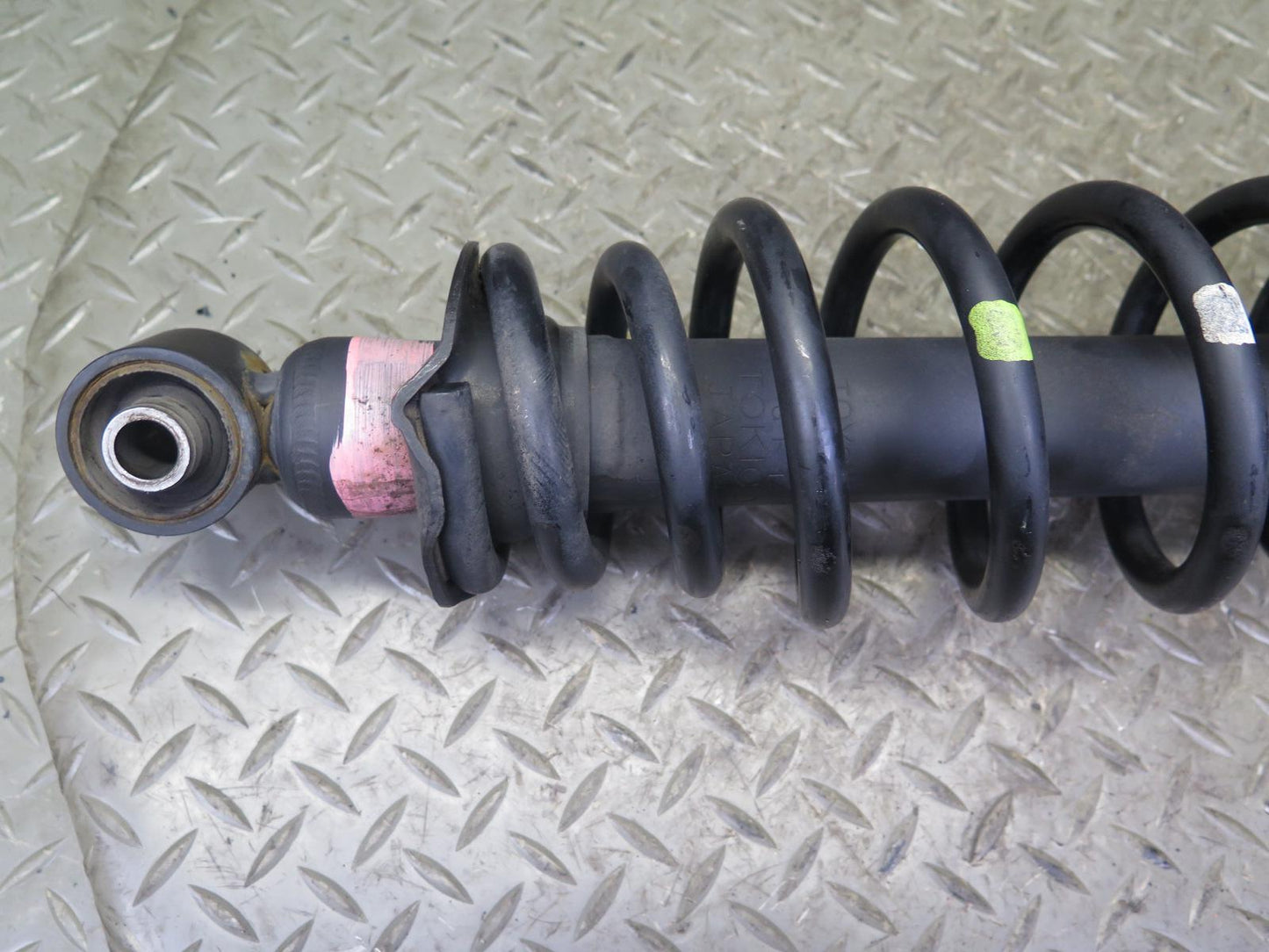 01-05 Lexus JCE10L IS300 Sedan Set of 2 Rear Strut Shock Absorber OEM