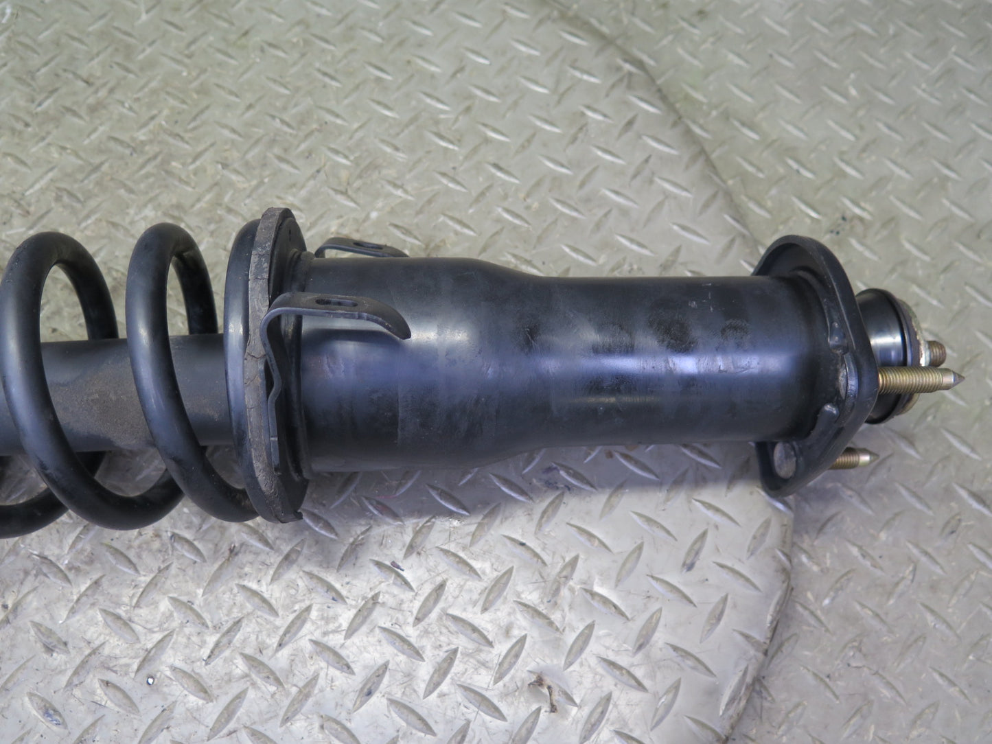 01-05 Lexus JCE10L IS300 Sedan Set of 2 Rear Strut Shock Absorber OEM