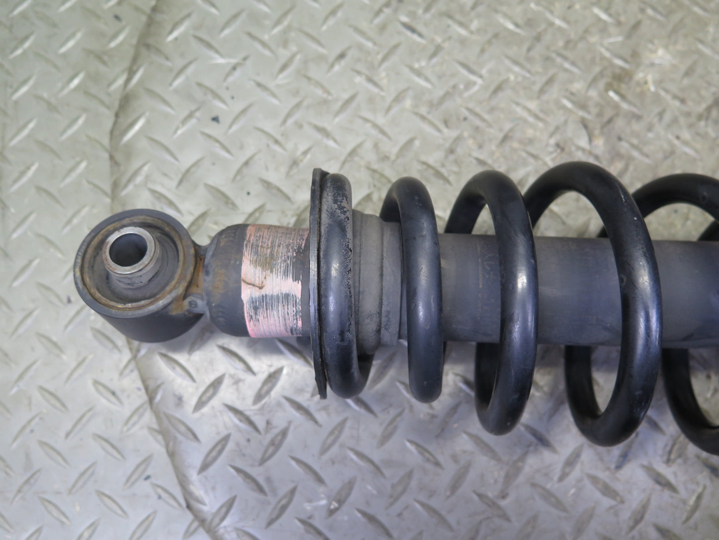 01-05 Lexus JCE10L IS300 Sedan Set of 2 Rear Strut Shock Absorber OEM