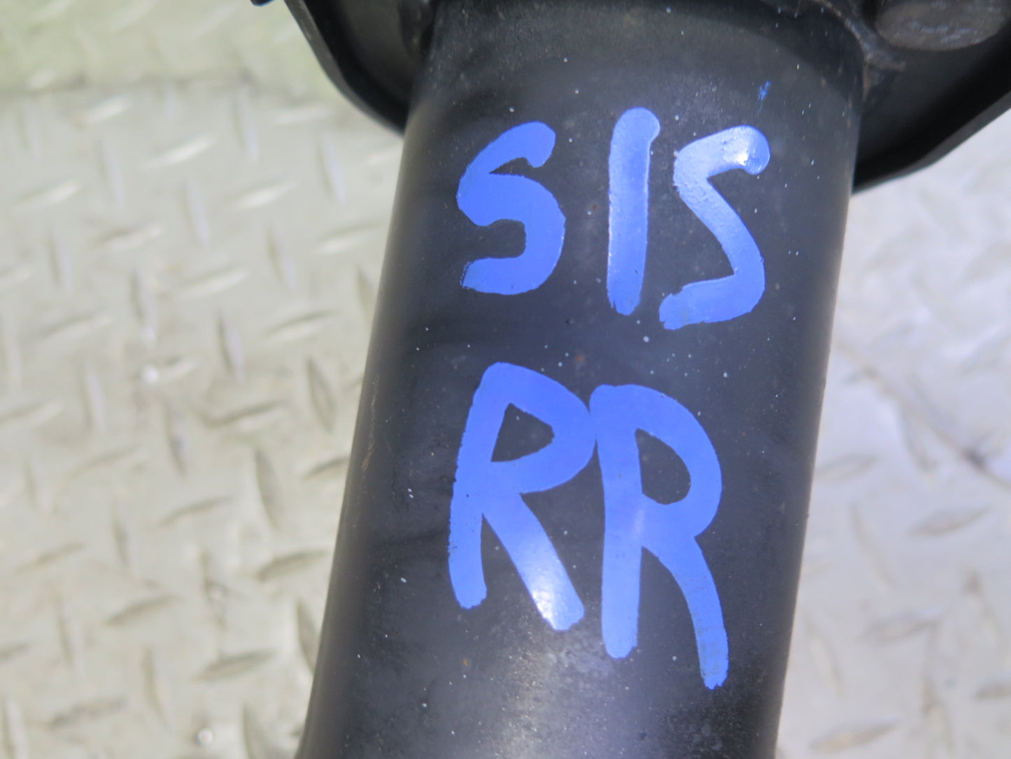 01-05 Lexus JCE10L IS300 Sedan Set of 2 Rear Strut Shock Absorber OEM