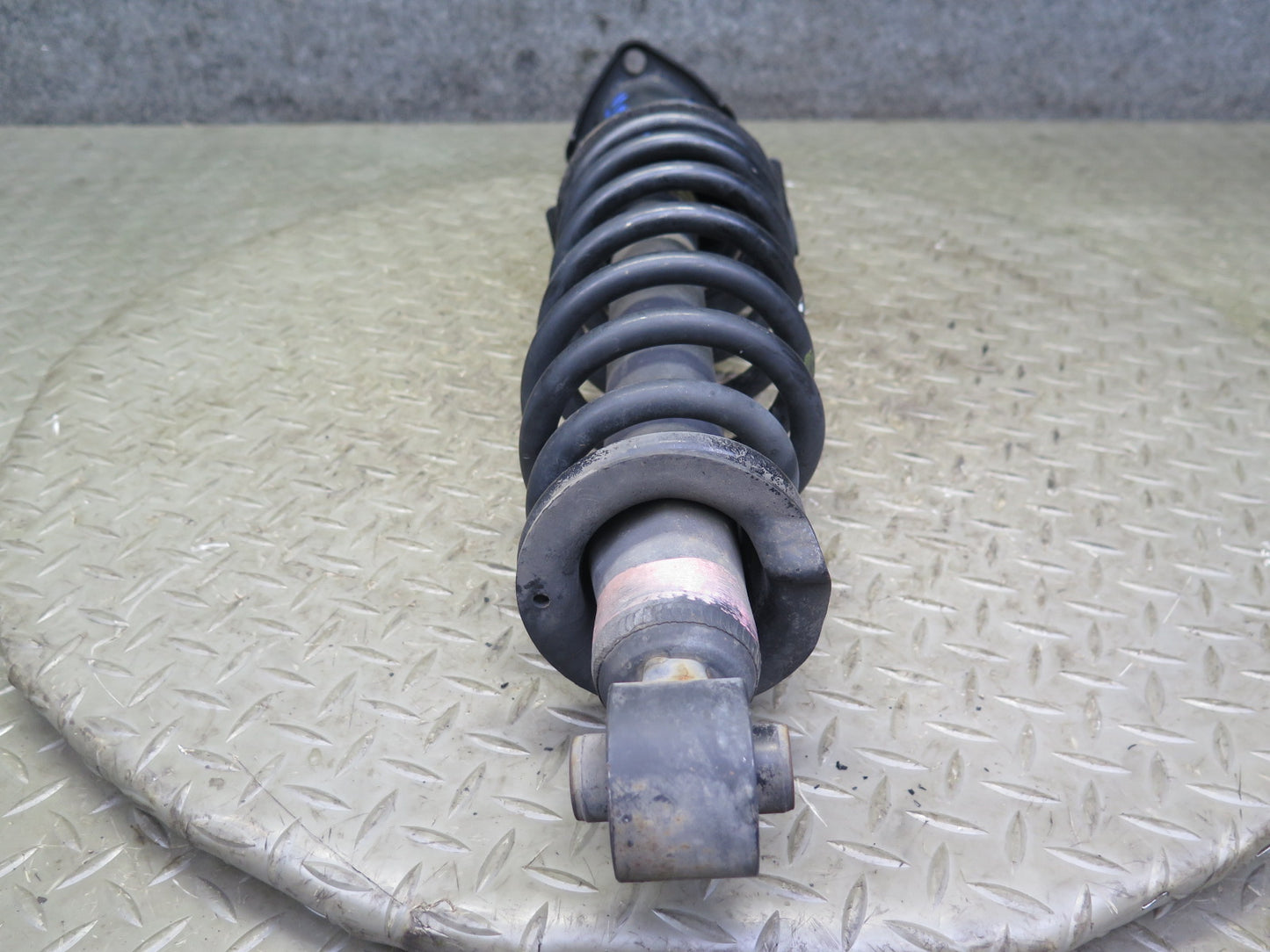 01-05 Lexus JCE10L IS300 Sedan Set of 2 Rear Strut Shock Absorber OEM