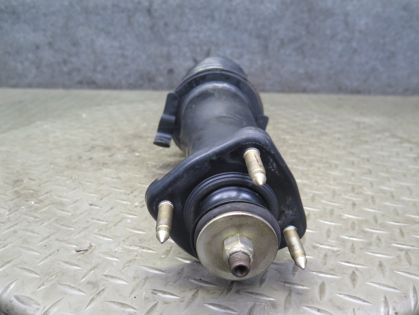 01-05 Lexus JCE10L IS300 Sedan Set of 2 Rear Strut Shock Absorber OEM