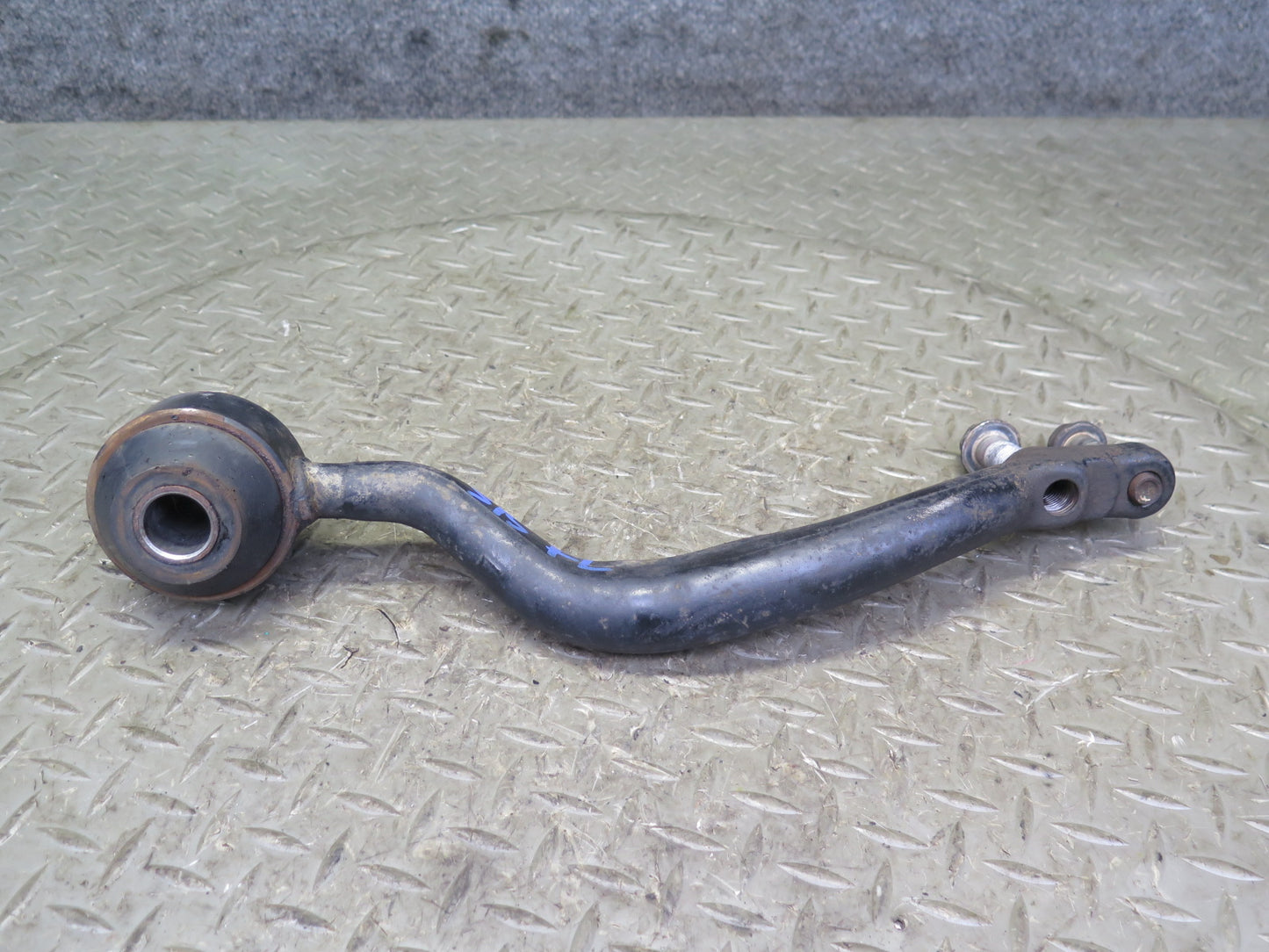 01-05 Lexus JCE10L IS300 Set of 3 Front Left Suspension Control Arm OEM