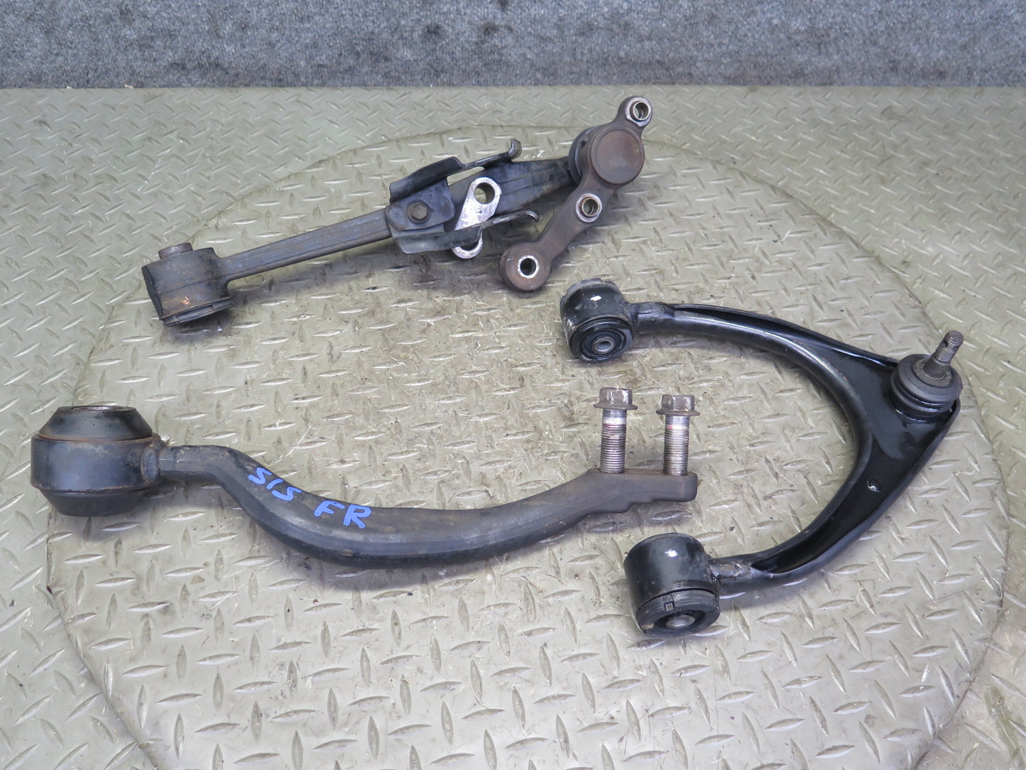 01-05 Lexus JCE10L IS300 Set of 3 Front Right Suspension Control Arm OEM