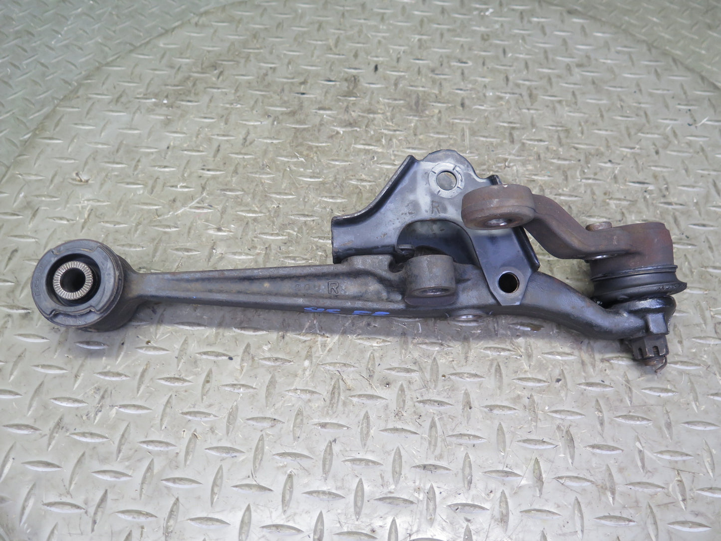 01-05 Lexus JCE10L IS300 Set of 3 Front Right Suspension Control Arm OEM
