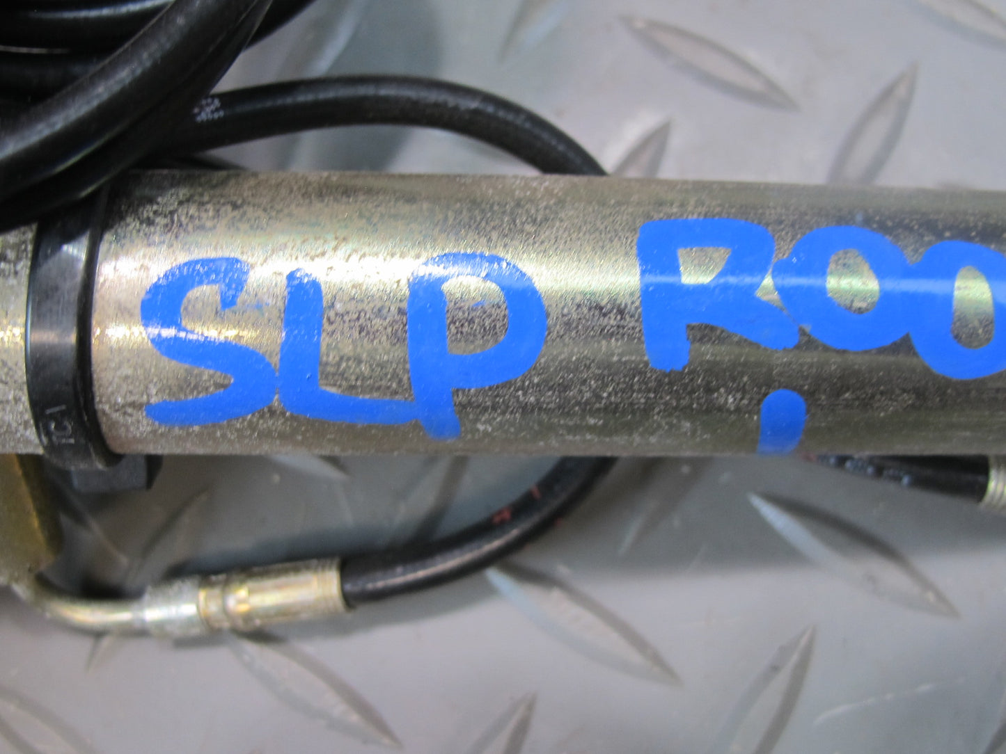 03-12 Mercedes R230 SL500 Convertible Left TOP Roof Hydraulic Cylinder OEM