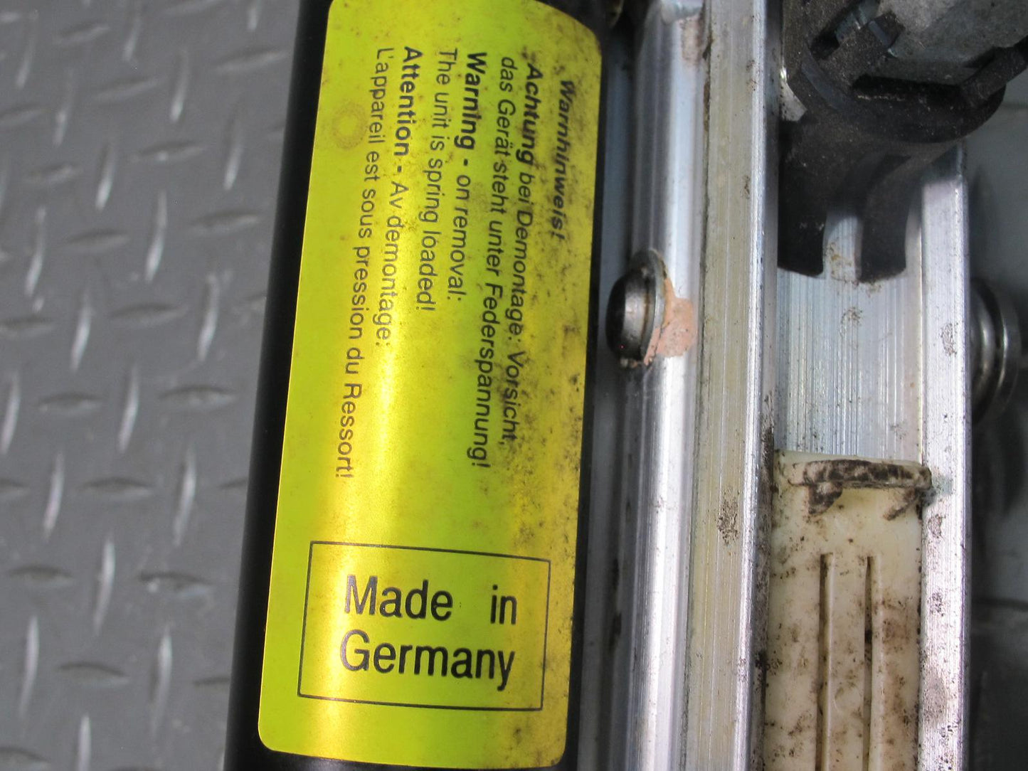 03-12 Mercedes R230 SL500 Convertible Left Roll Bar Lock Pawl Cylinder OEM