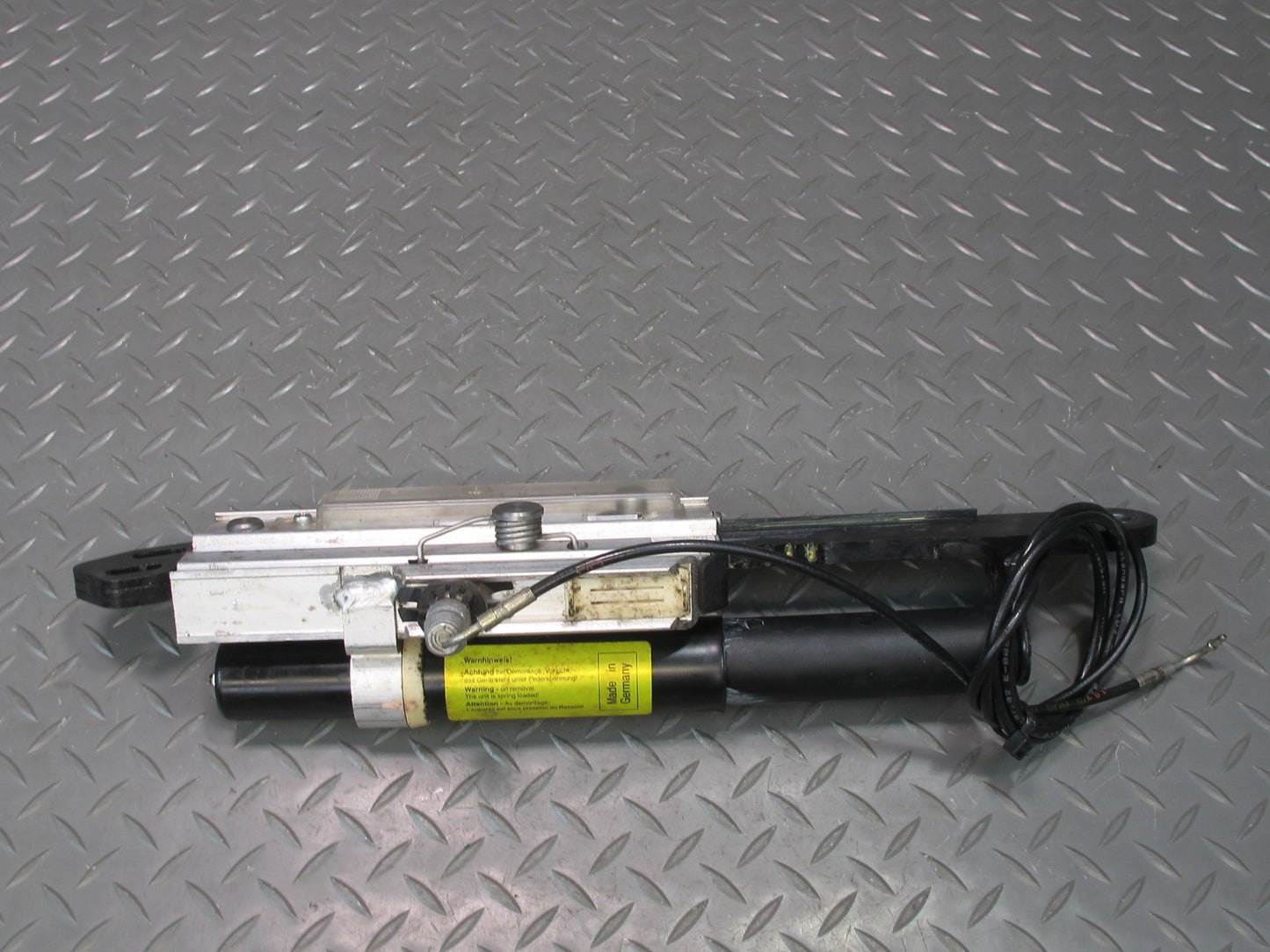 03-12 Mercedes R230 SL500 Convertible Left Roll Bar Lock Pawl Cylinder OEM