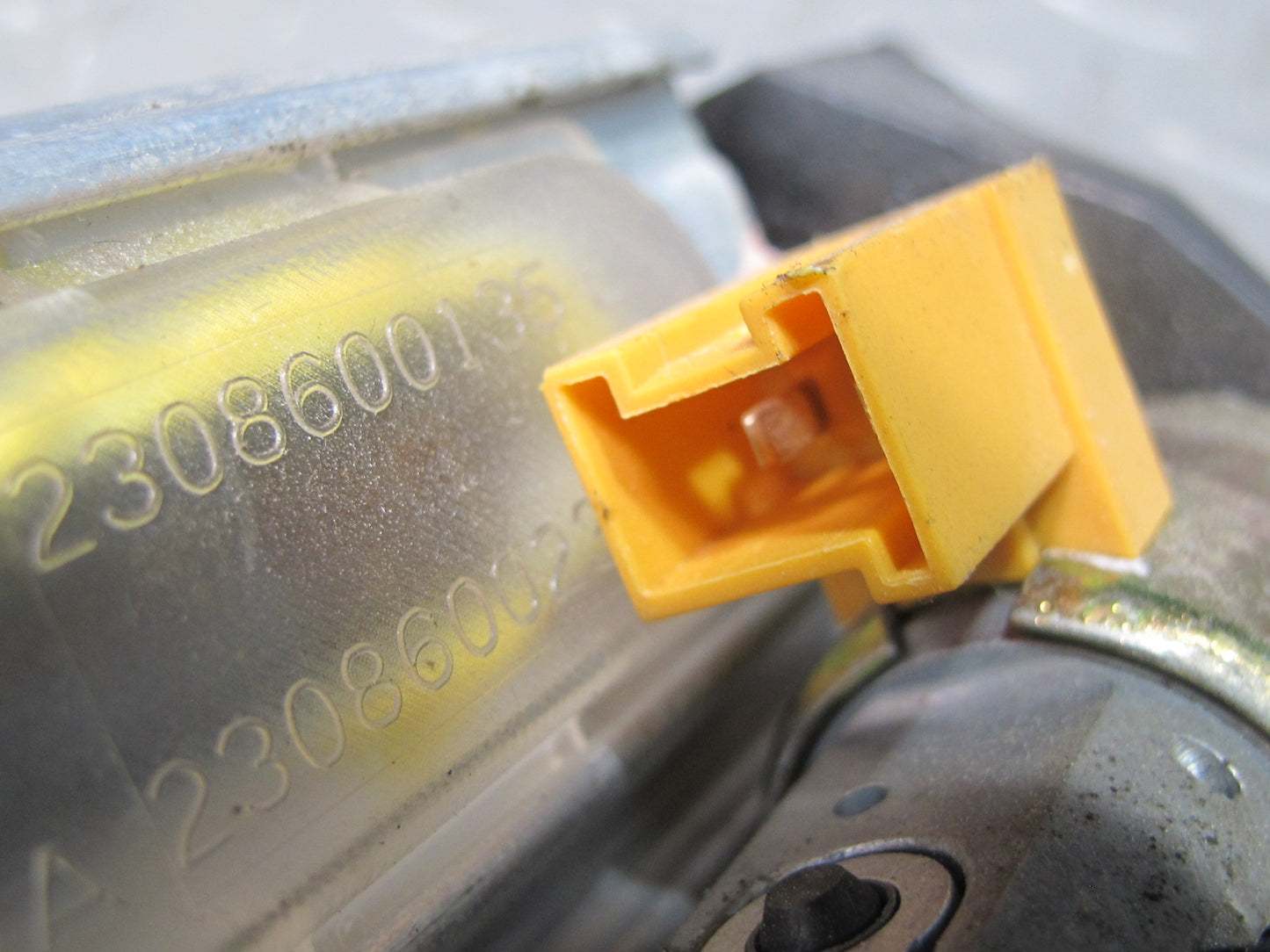 03-12 Mercedes R230 Sl-class Convertible Rear Right Pawl Cylinder Support OEM