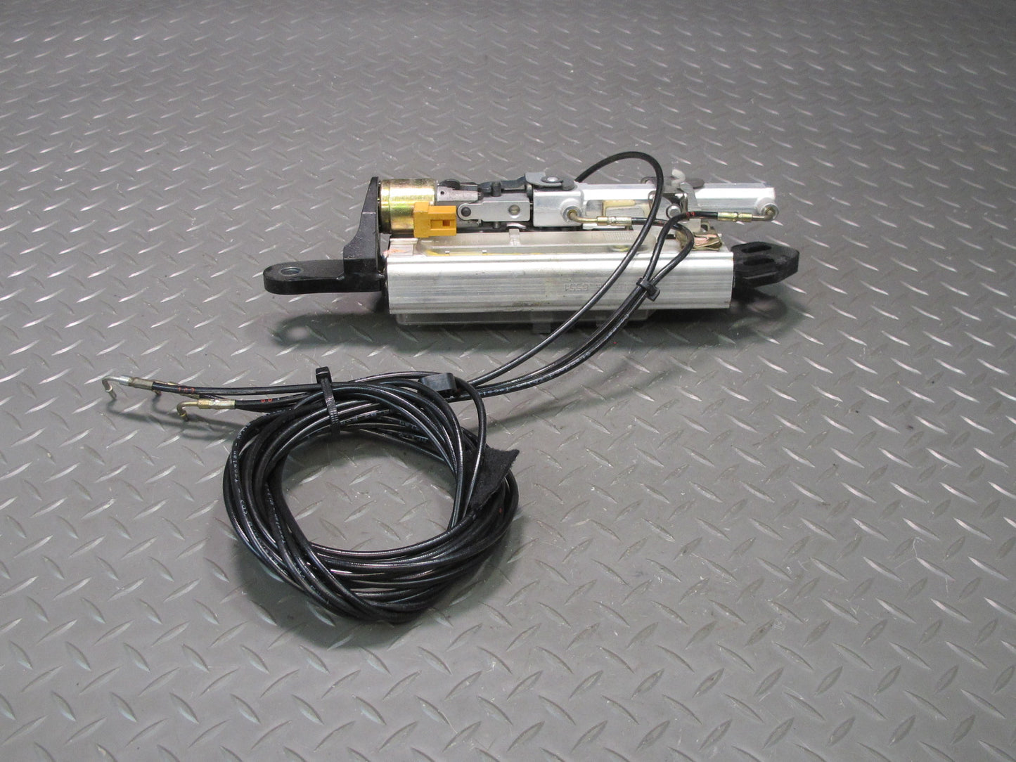 03-12 Mercedes R230 Sl-class Convertible Rear Right Pawl Cylinder Support OEM