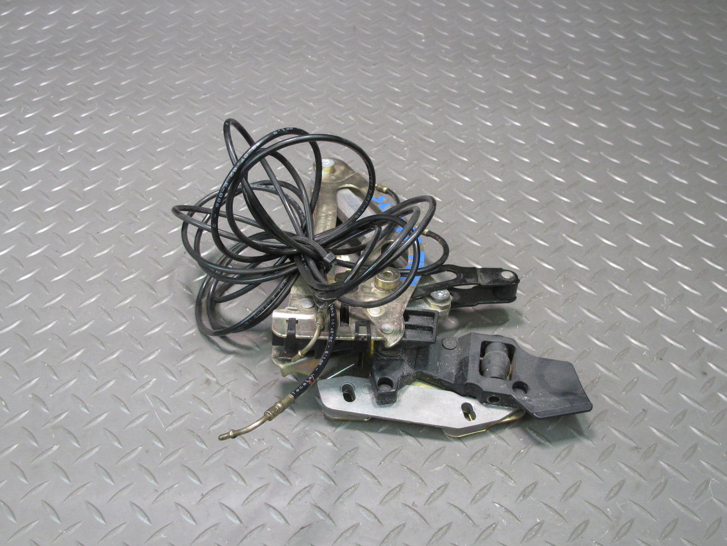 03-12 Mercedes R230 SL500 Rear Right & Left Trunk Lock Frame Cylinder Set OEM