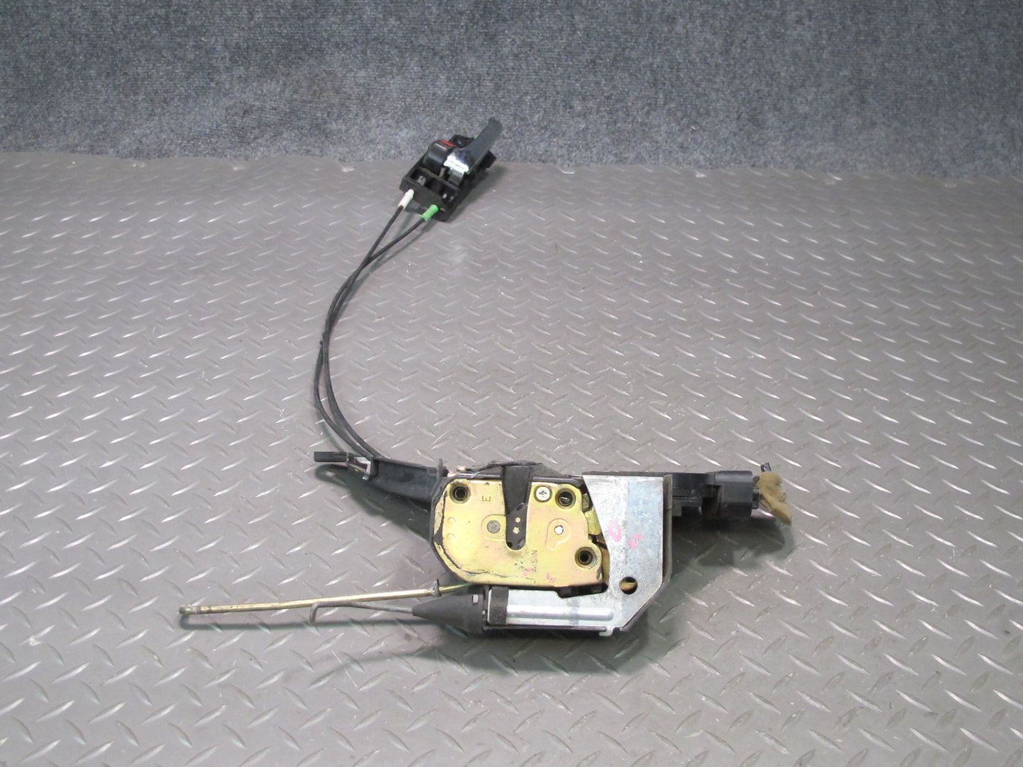 01-03 Lexus JCE10L IS300 Front Left Door Lock Latch Actuator w Handle OEM