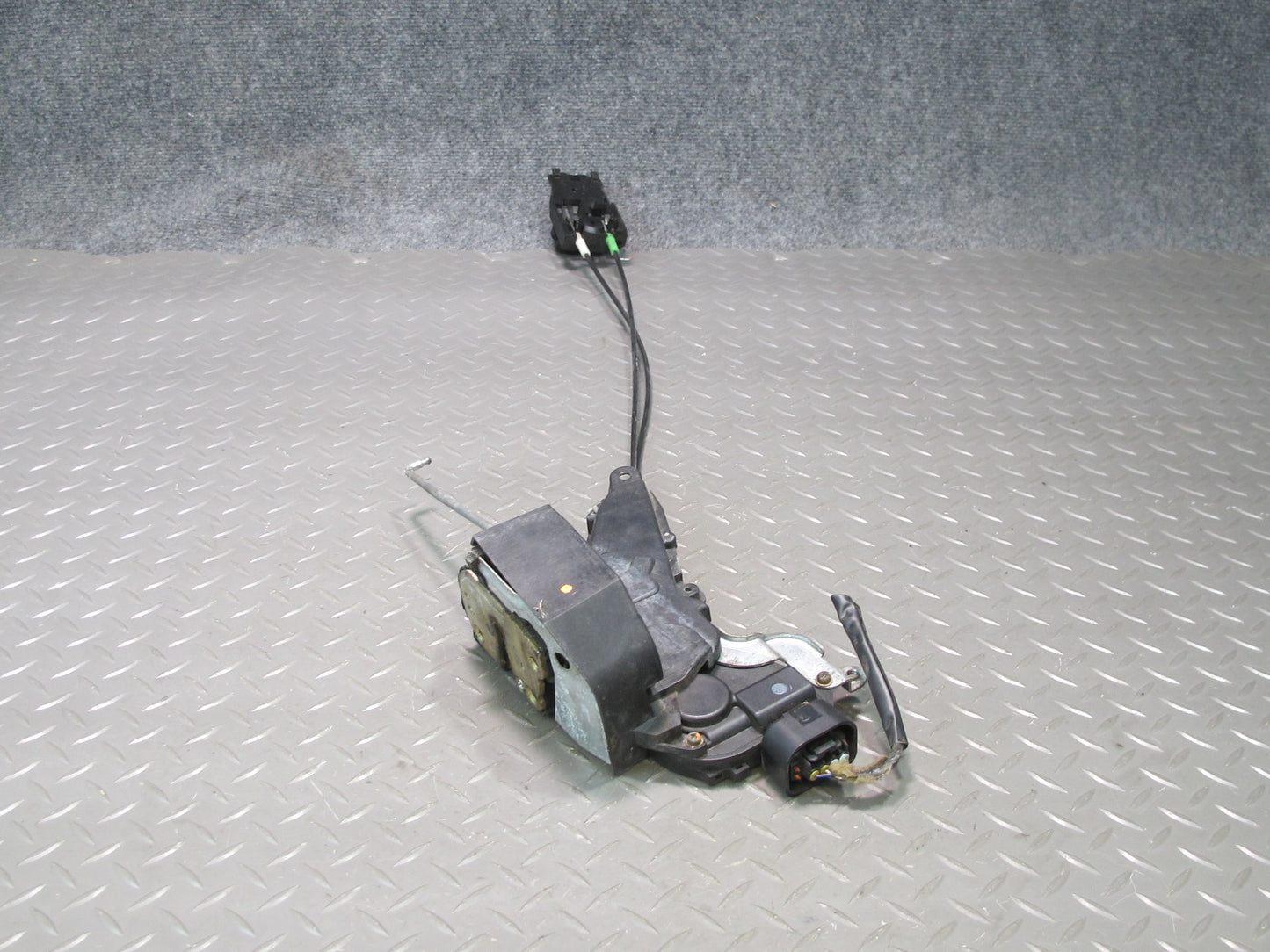 01-03 Lexus JCE10L IS300 Front Right Door Lock Latch Actuator w Handle OEM