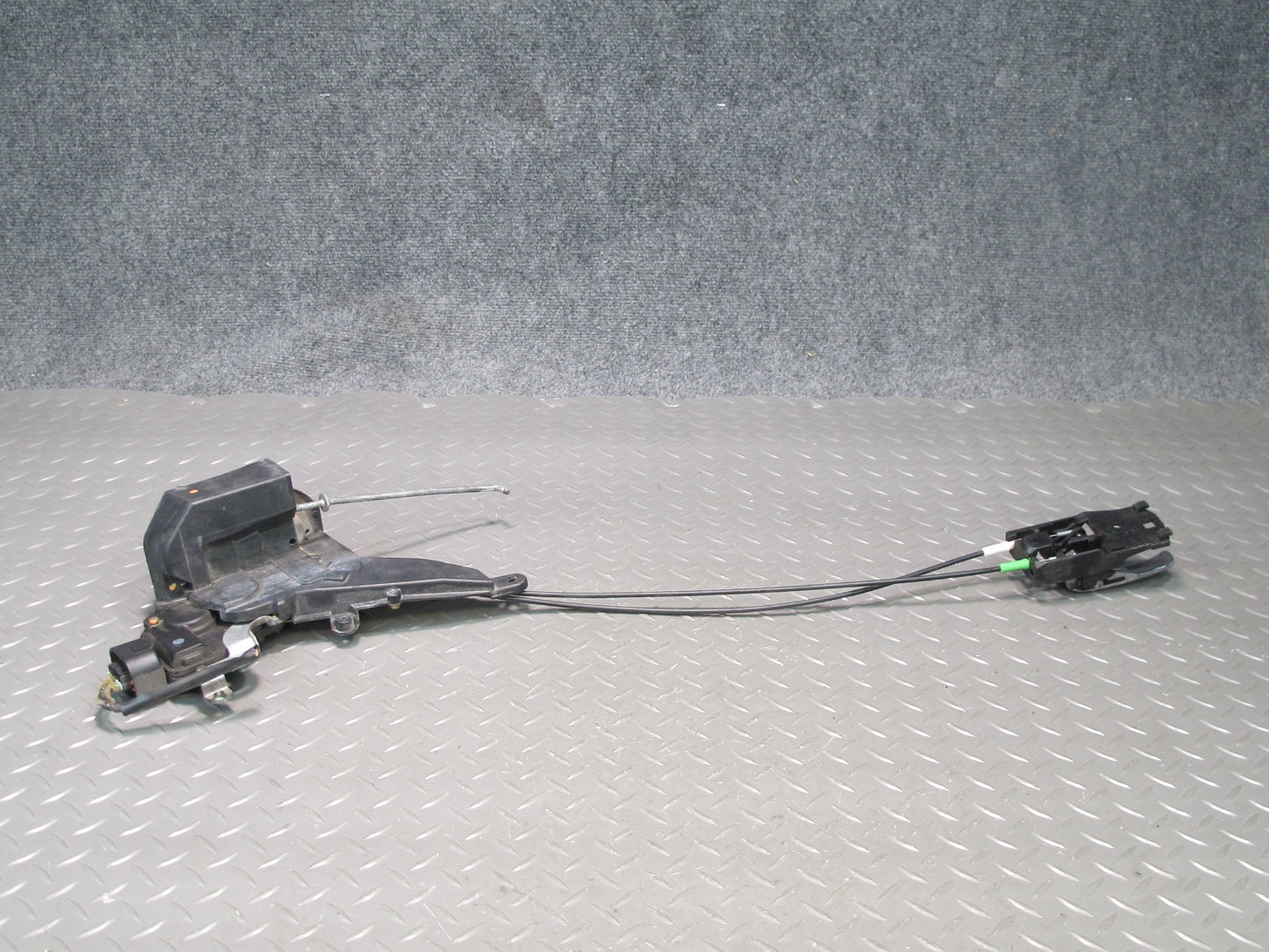 01-03 Lexus JCE10L IS300 Front Right Door Lock Latch Actuator w Handle OEM