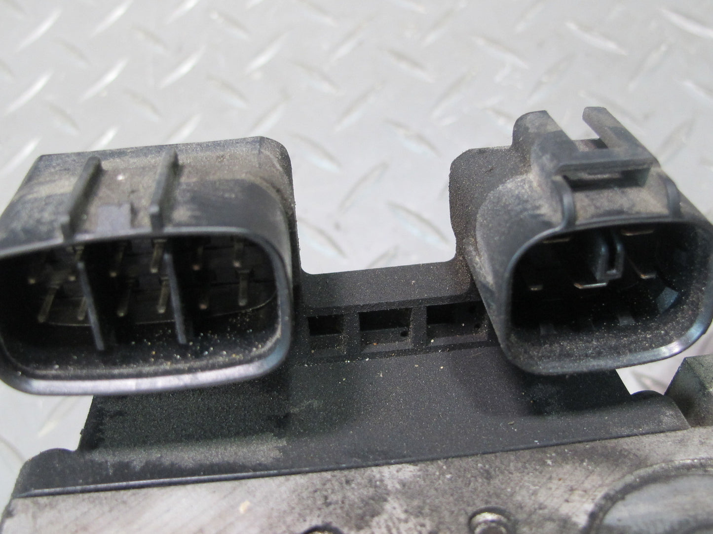 2001 Lexus JCE10L IS300 Anti Lock Brake ABS Pump Module OEM