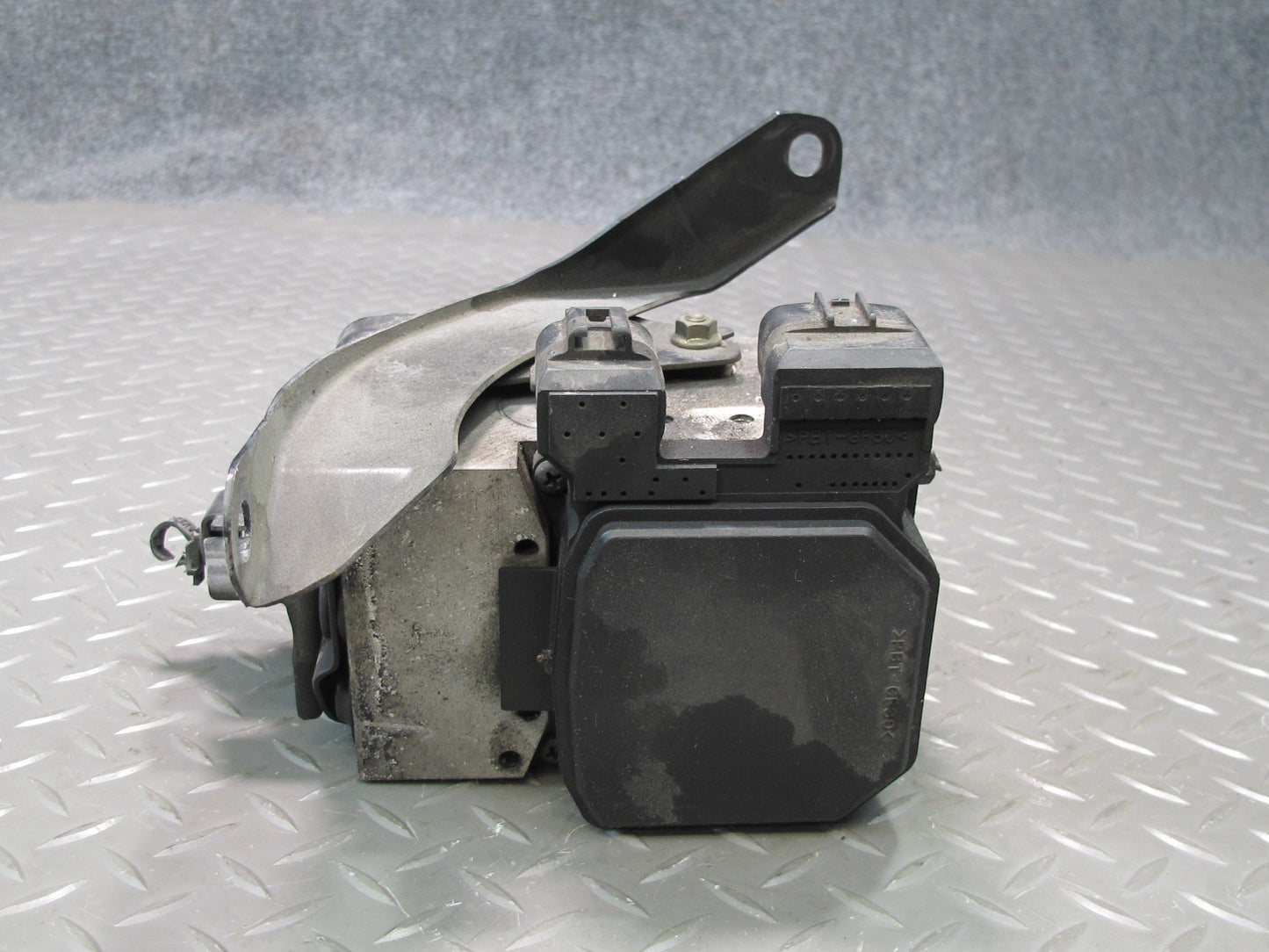 2001 Lexus JCE10L IS300 Anti Lock Brake ABS Pump Module OEM