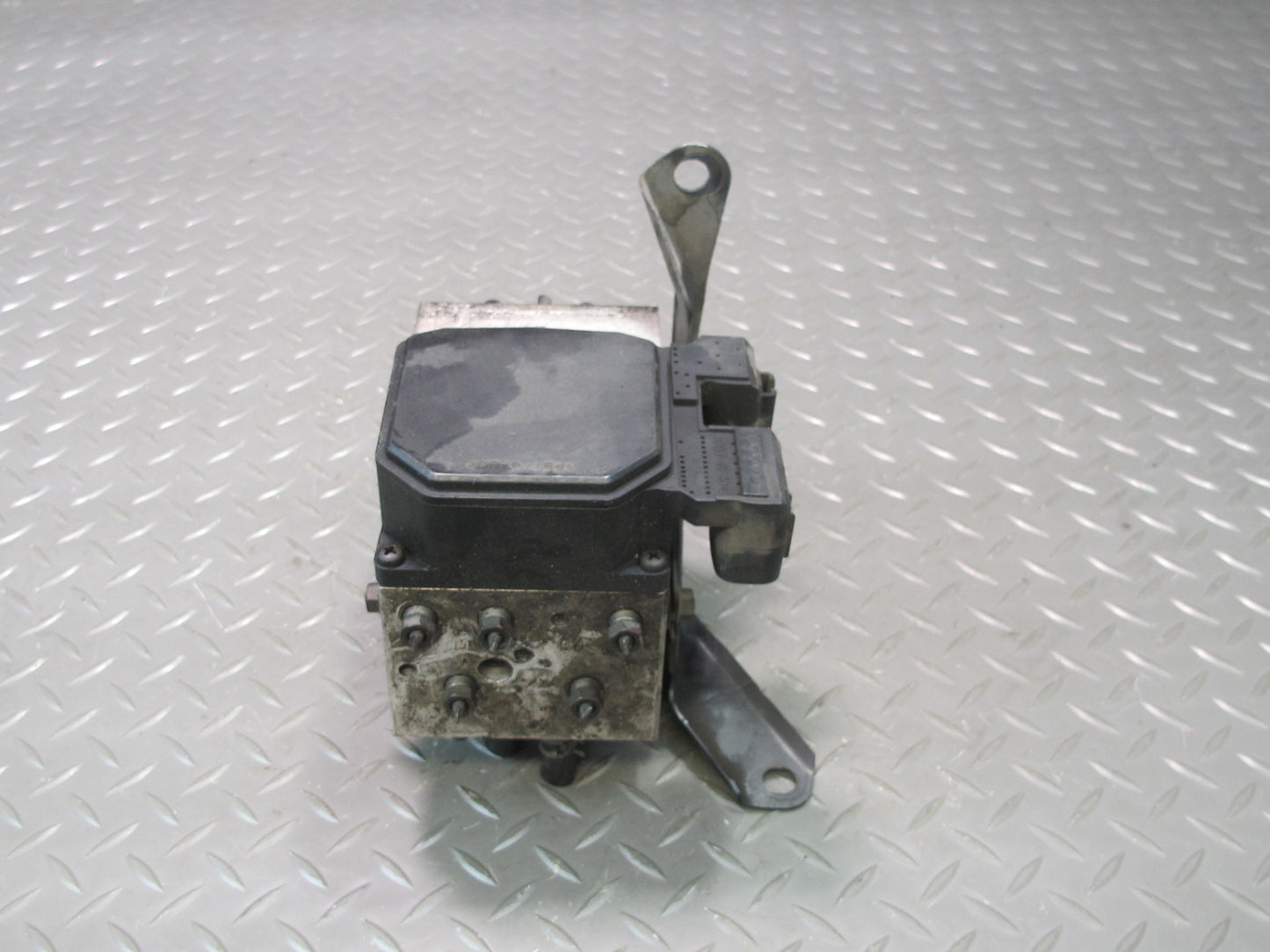 2001 Lexus JCE10L IS300 Anti Lock Brake ABS Pump Module OEM