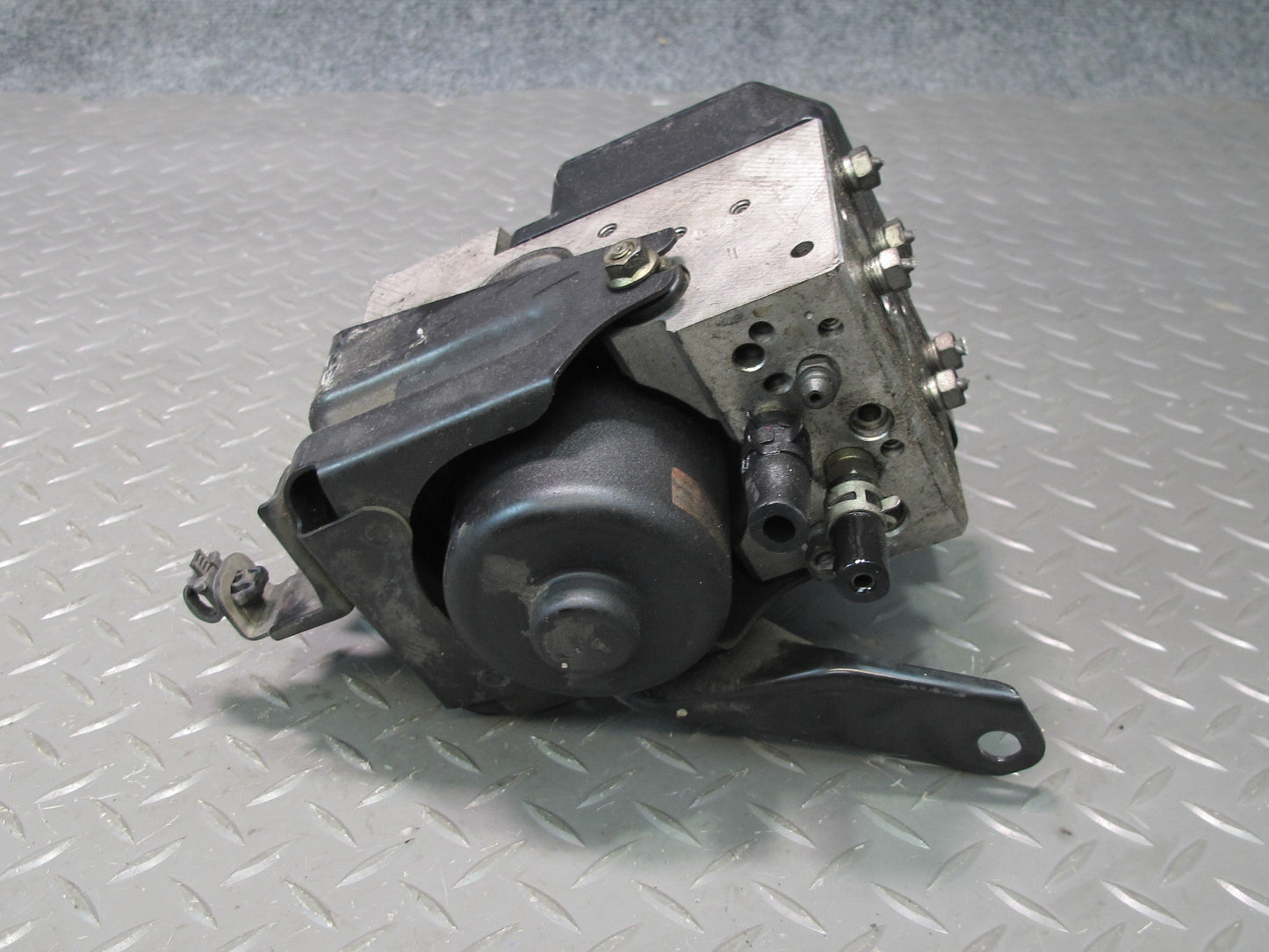 2001 Lexus JCE10L IS300 Anti Lock Brake ABS Pump Module OEM