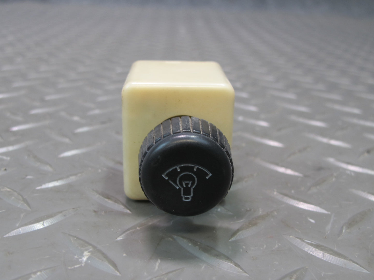 01-05 Lexus JCE10L IS300 Dash Instrument Cluster Dimmer Light Switch OEM