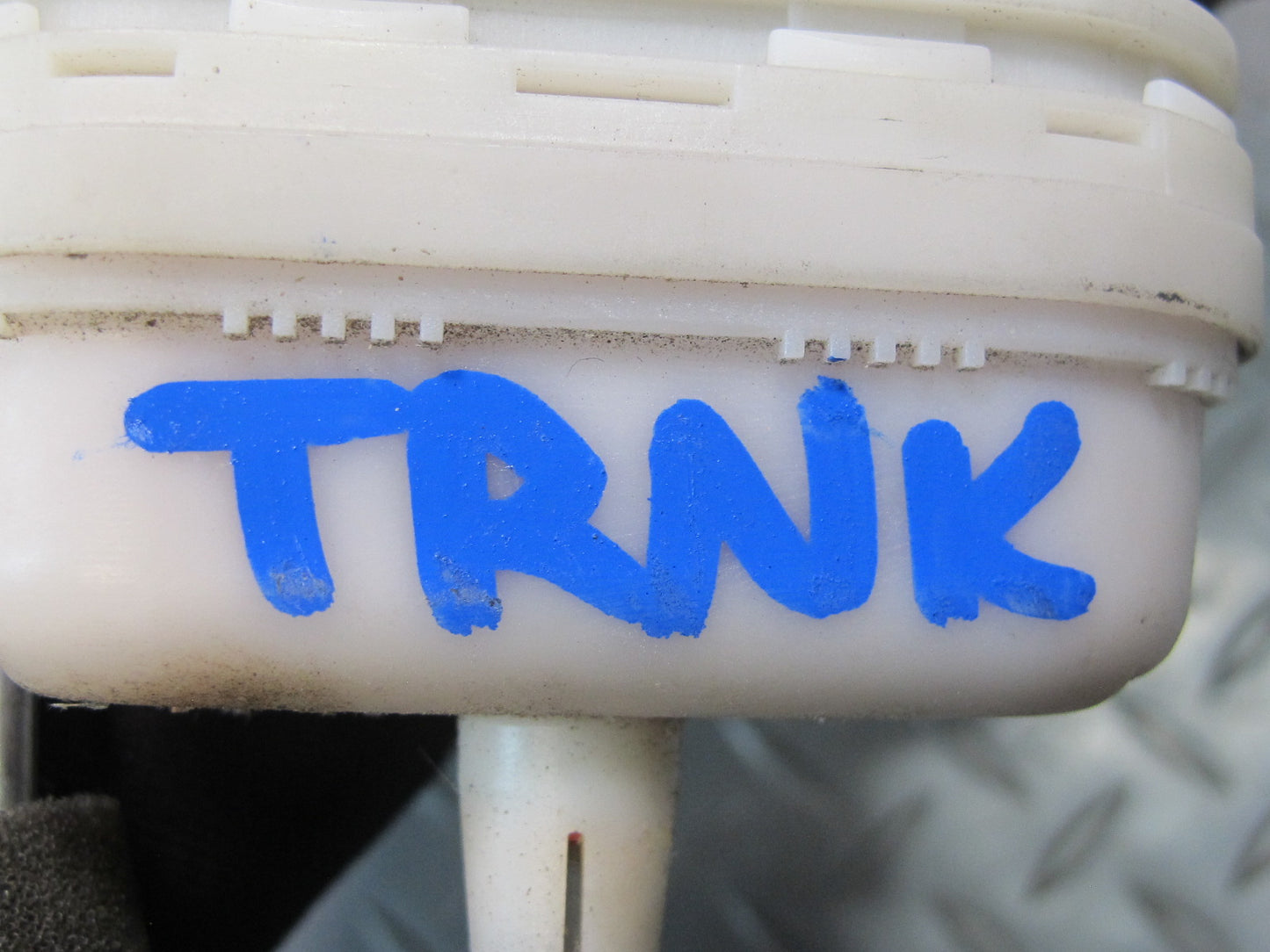 03-06 Mercedes R230 Sl-class Trunk Lid Lock Latch Vacuum Actuator OEM