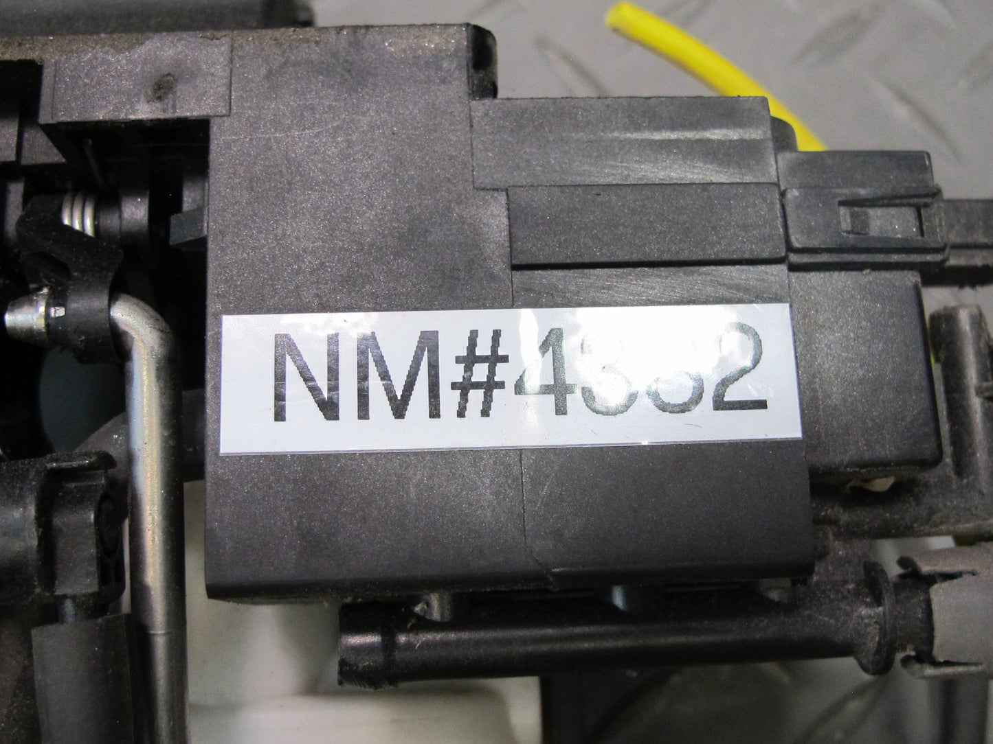 03-06 Mercedes R230 Sl-class Trunk Lid Lock Latch Vacuum Actuator OEM