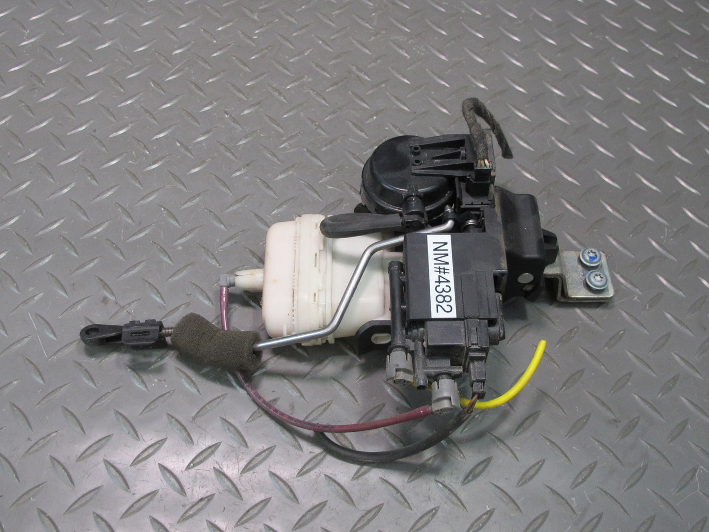 03-06 Mercedes R230 Sl-class Trunk Lid Lock Latch Vacuum Actuator OEM