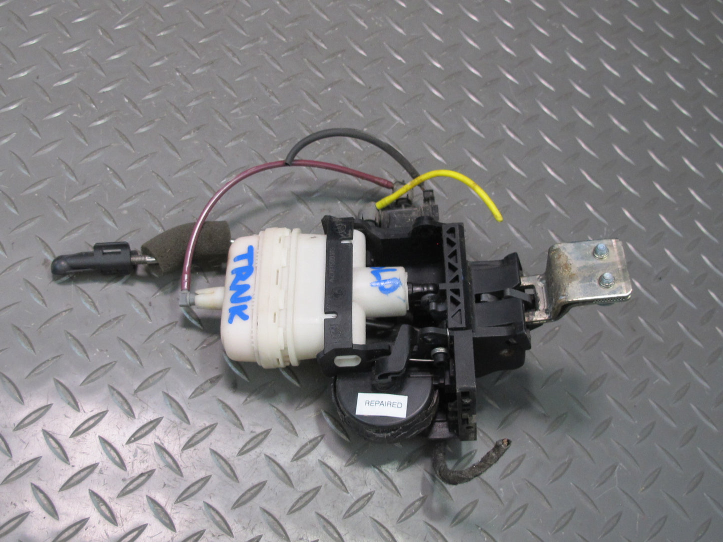 03-06 Mercedes R230 Sl-class Trunk Lid Lock Latch Vacuum Actuator OEM