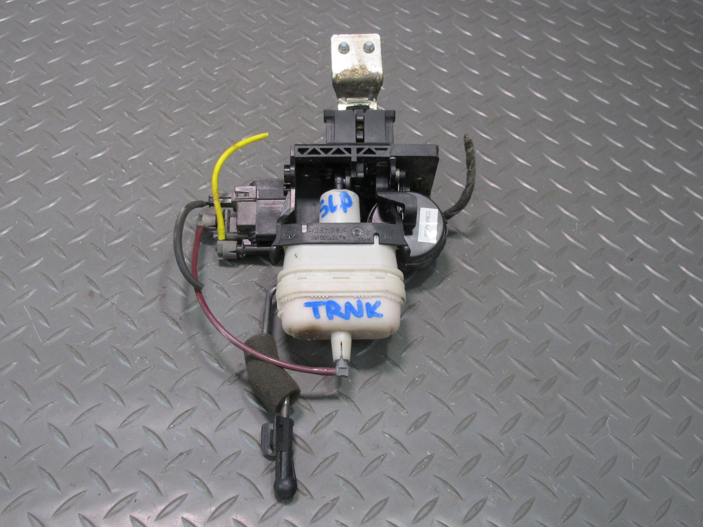 03-06 Mercedes R230 Sl-class Trunk Lid Lock Latch Vacuum Actuator OEM