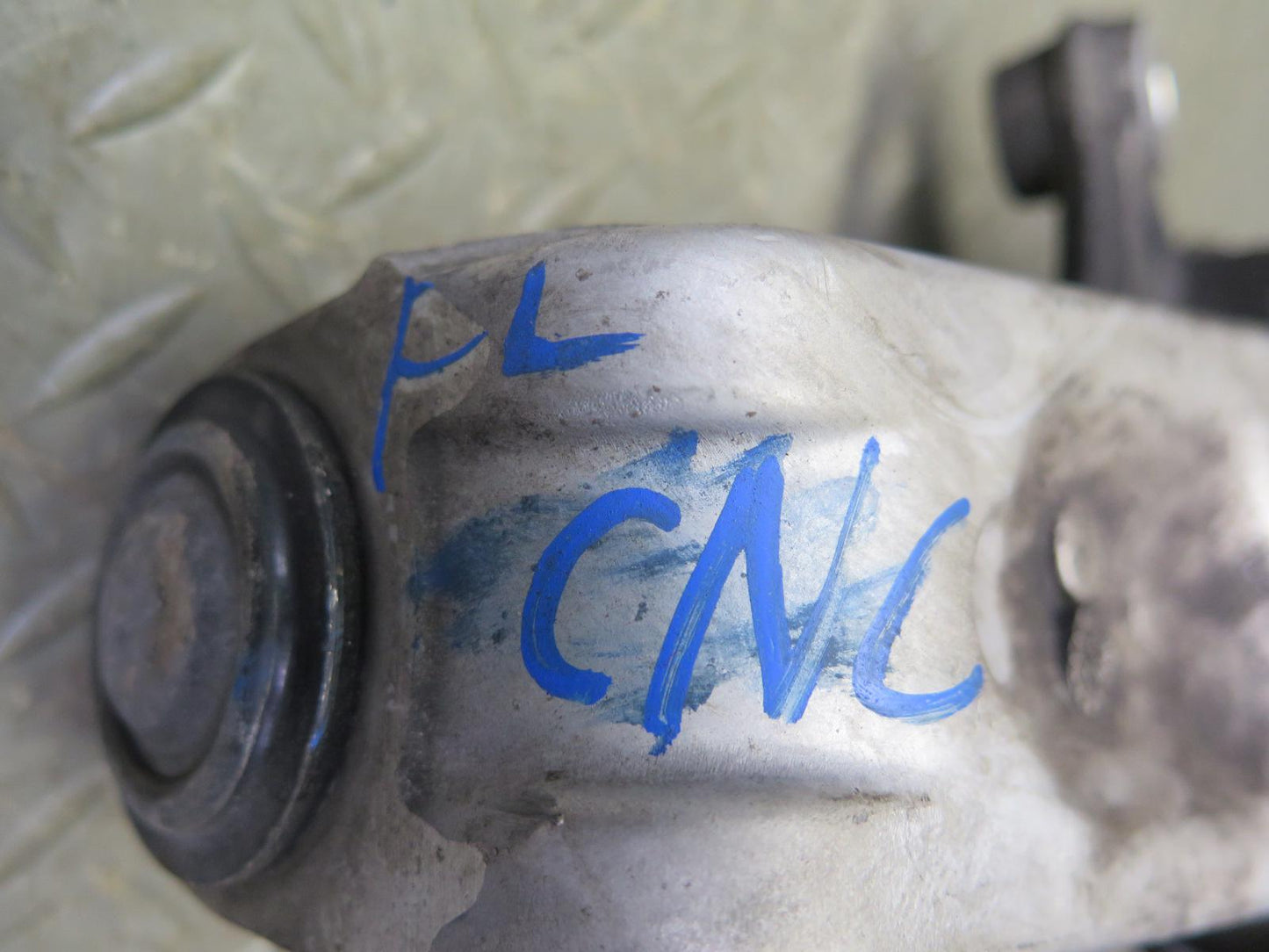 97-04 Chevrolet Corvette C5 Front Left Spindle Knuckle Wheel Hub Bearing OEM