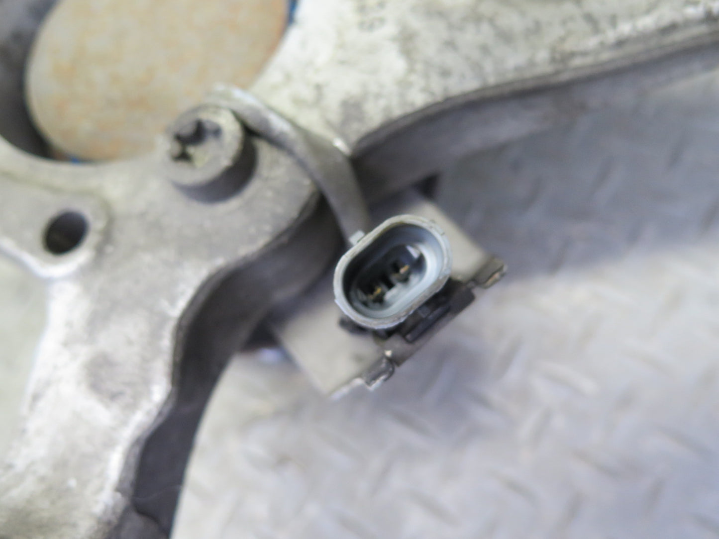 97-04 Chevrolet Corvette C5 Front Left Spindle Knuckle Wheel Hub Bearing OEM