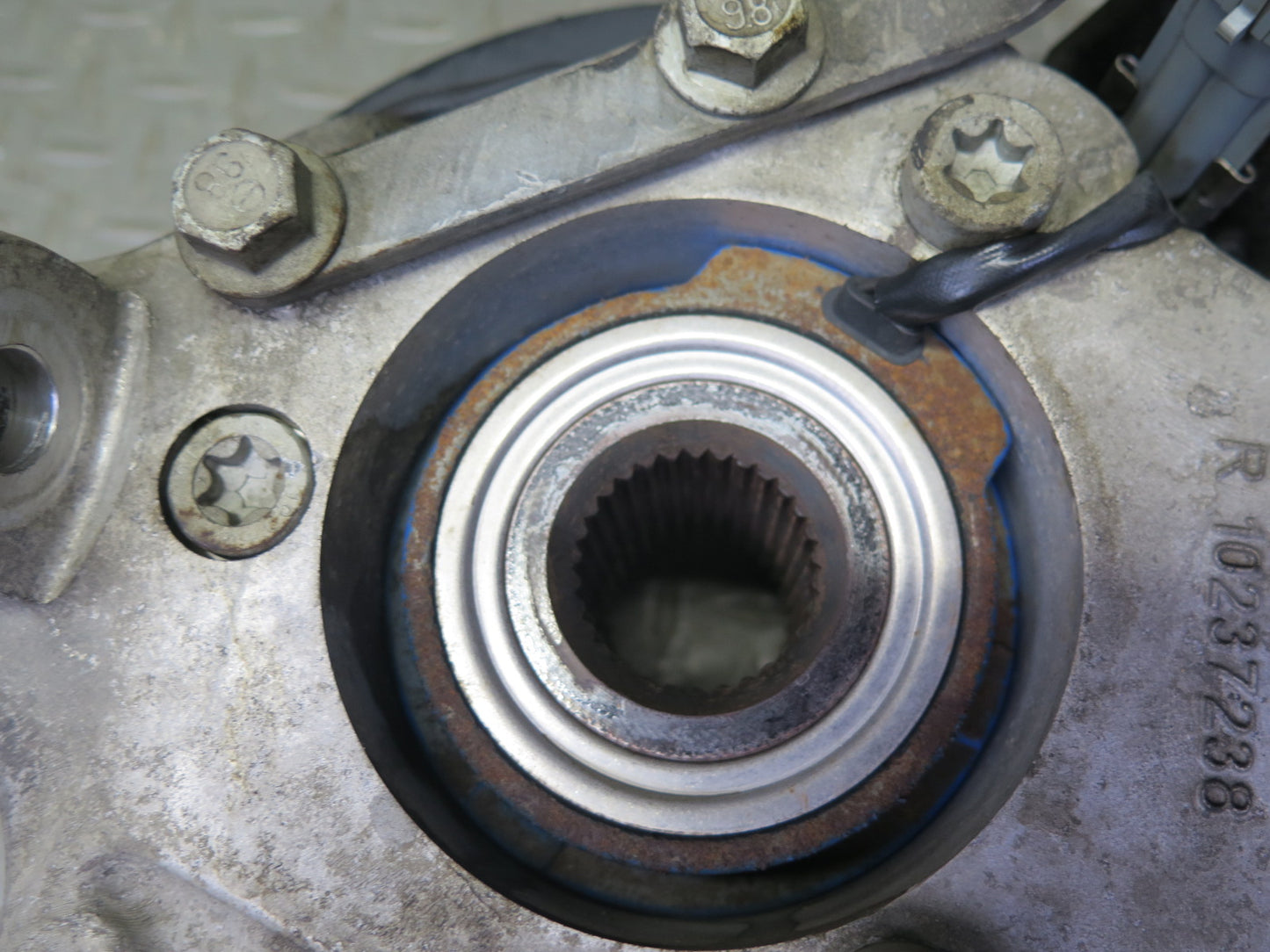 97-04 Chevrolet Corvette C5 Rear Left Spindle Knuckle Wheel Hub Bearing OEM